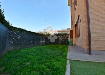 Three-room apartment Via Aldo Moro, Vignate - photo 9