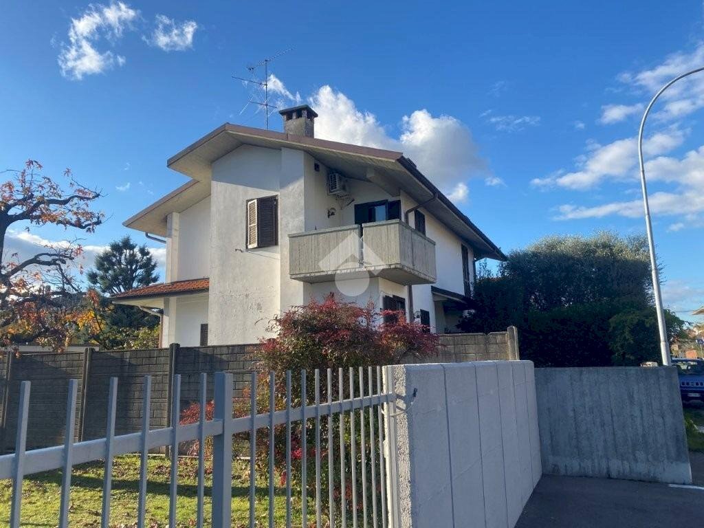 Portion of a house Via Don Primo Mazzolari, Parabiago - photo 1