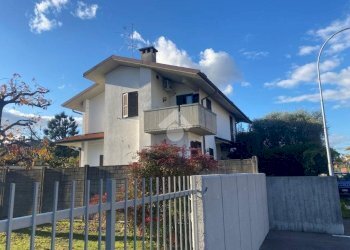 Portion of a house Via Don Primo Mazzolari, Parabiago - photo 1