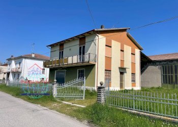 Foto 1 - Villa Via Paratore
 
2, Cento - foto 1