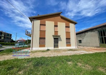 Foto 2 - Villa Via Paratore
 
2, Cento - foto 2