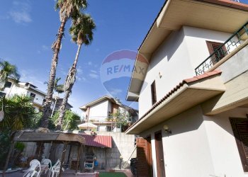 Edificio all\'aperto - Villa via Dei Ciclopi
 
106, Aci Catena - foto 2