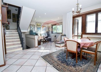 Sala da pranzo - Villa via Dei Ciclopi
 
106, Aci Catena - foto 10