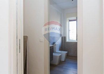 Bagno - Quadrilocale Via Eugenio Barsanti
 
35, Catania - foto 6