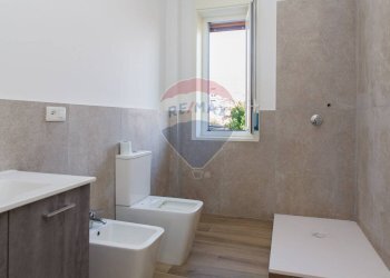 Bagno - Quadrilocale Via Eugenio Barsanti
 
35, Catania - foto 8