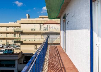 Balcone - Quadrilocale Via Eugenio Barsanti
 
35, Catania - foto 14