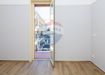 Stanza vuota - Quadrilocale Via Eugenio Barsanti
 
35, Catania - foto 17