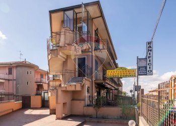 Edificio all\'aperto - Trilocale Viale Papa Giovanni XXIII
 
54, Camporotondo Etneo - foto 5