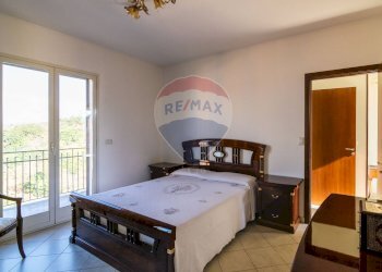 Camera / camera da letto - Trilocale Viale Papa Giovanni XXIII
 
54, Camporotondo Etneo - foto 7