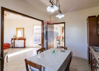 Sala da pranzo - Trilocale Viale Papa Giovanni XXIII
 
54, Camporotondo Etneo - foto 22