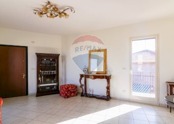 Stanza vuota - Trilocale Viale Papa Giovanni XXIII
 
54, Camporotondo Etneo - foto 23