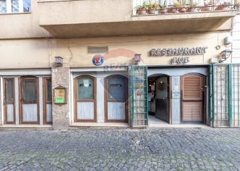 Edificio all\'aperto - Bar Tavola Calda - Fredda PIAZZA DEI MERLI
 
6, Frascati - foto 1