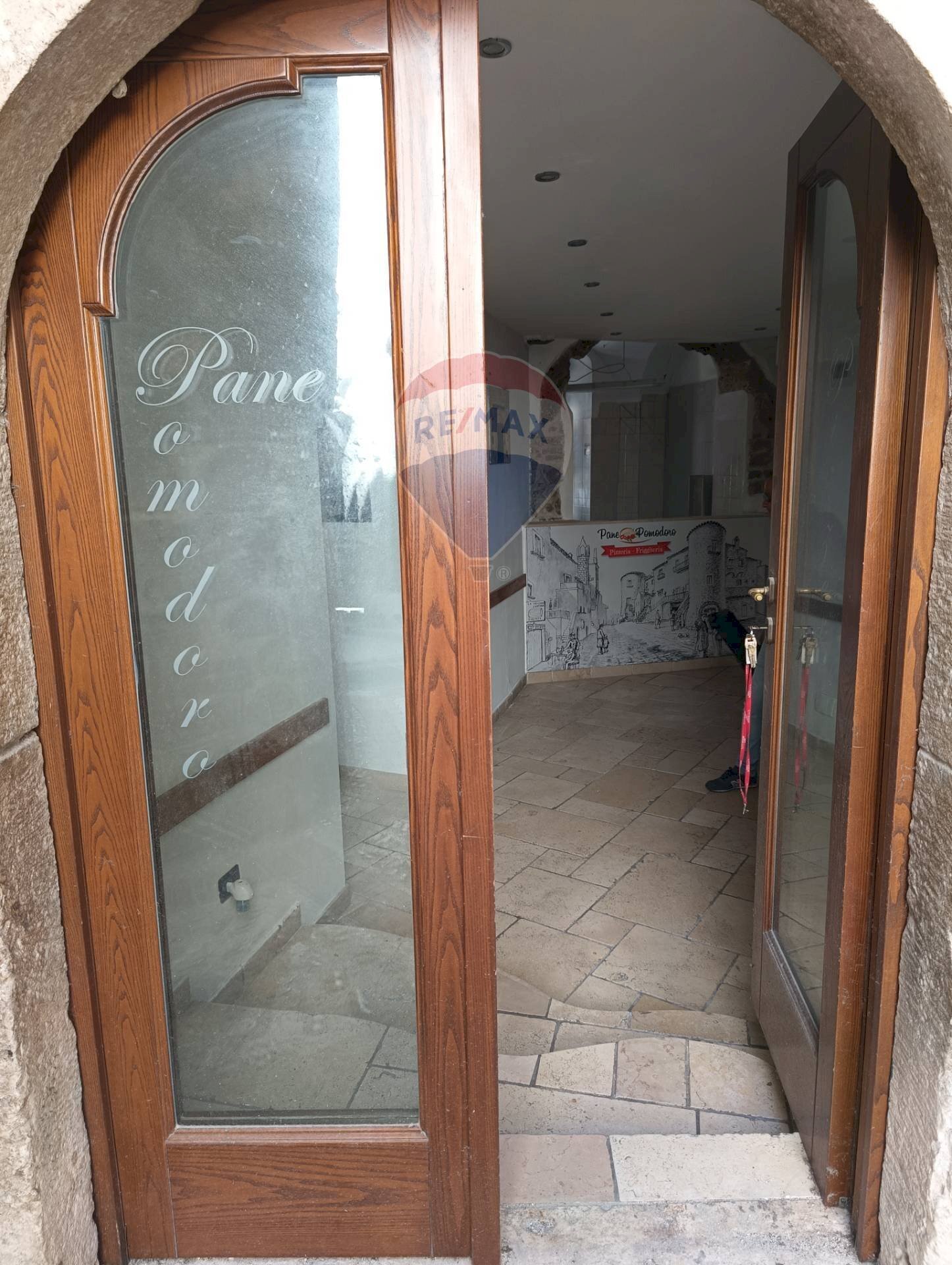 Hall / corridoio - Locale Commerciale Via Salita della Bella
 
37, Vico del Gargano - foto 1