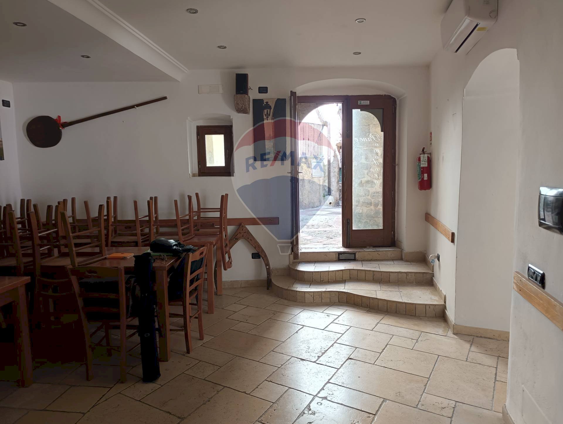 Sala da pranzo - Locale Commerciale Via Salita della Bella
37, Vico del Gargano - foto 3