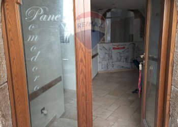 Hall / corridoio - Locale Commerciale Via Salita della Bella
 
37, Vico del Gargano - foto 1