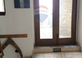 Dettagli - Locale Commerciale Via Salita della Bella
 
37, Vico del Gargano - foto 2