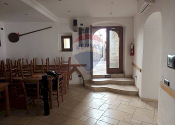 Sala da pranzo - Locale Commerciale Via Salita della Bella
 
37, Vico del Gargano - foto 3