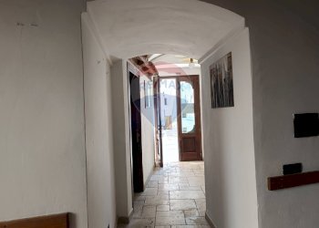 Hall / corridoio - Locale Commerciale Via Salita della Bella
 
37, Vico del Gargano - foto 11