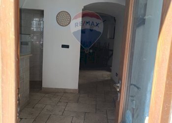 Hall / corridoio - Locale Commerciale Via Salita della Bella
 
37, Vico del Gargano - foto 14