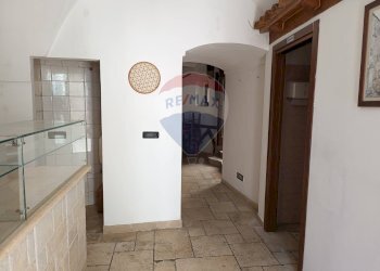 Hall / corridoio - Locale Commerciale Via Salita della Bella
 
37, Vico del Gargano - foto 15