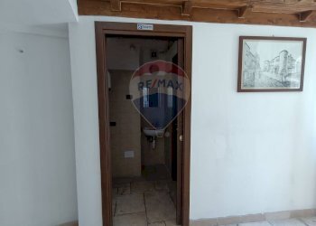 Hall / corridoio - Locale Commerciale Via Salita della Bella
 
37, Vico del Gargano - foto 19