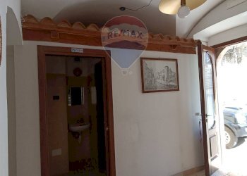 Stanza vuota - Locale Commerciale Via Salita della Bella
 
37, Vico del Gargano - foto 24