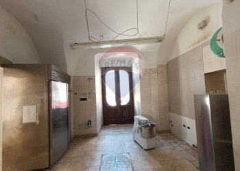 Ricezione / Lobby - Locale Commerciale Via Salita della Bella
 
37, Vico del Gargano - foto 27