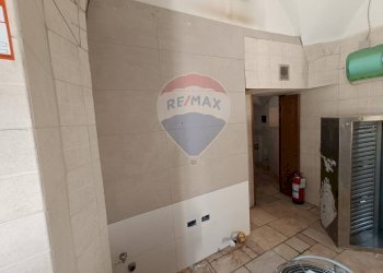 Bagno - Locale Commerciale Via Salita della Bella
 
37, Vico del Gargano - foto 28