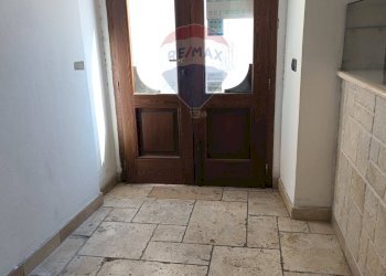 Stanza vuota - Locale Commerciale Via Salita della Bella
 
37, Vico del Gargano - foto 34