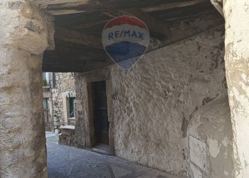 Stanza vuota - Locale Commerciale Via Salita della Bella
 
37, Vico del Gargano - foto 38