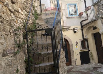 Edificio all\'aperto - Locale Commerciale Via Salita della Bella
 
37, Vico del Gargano - foto 39