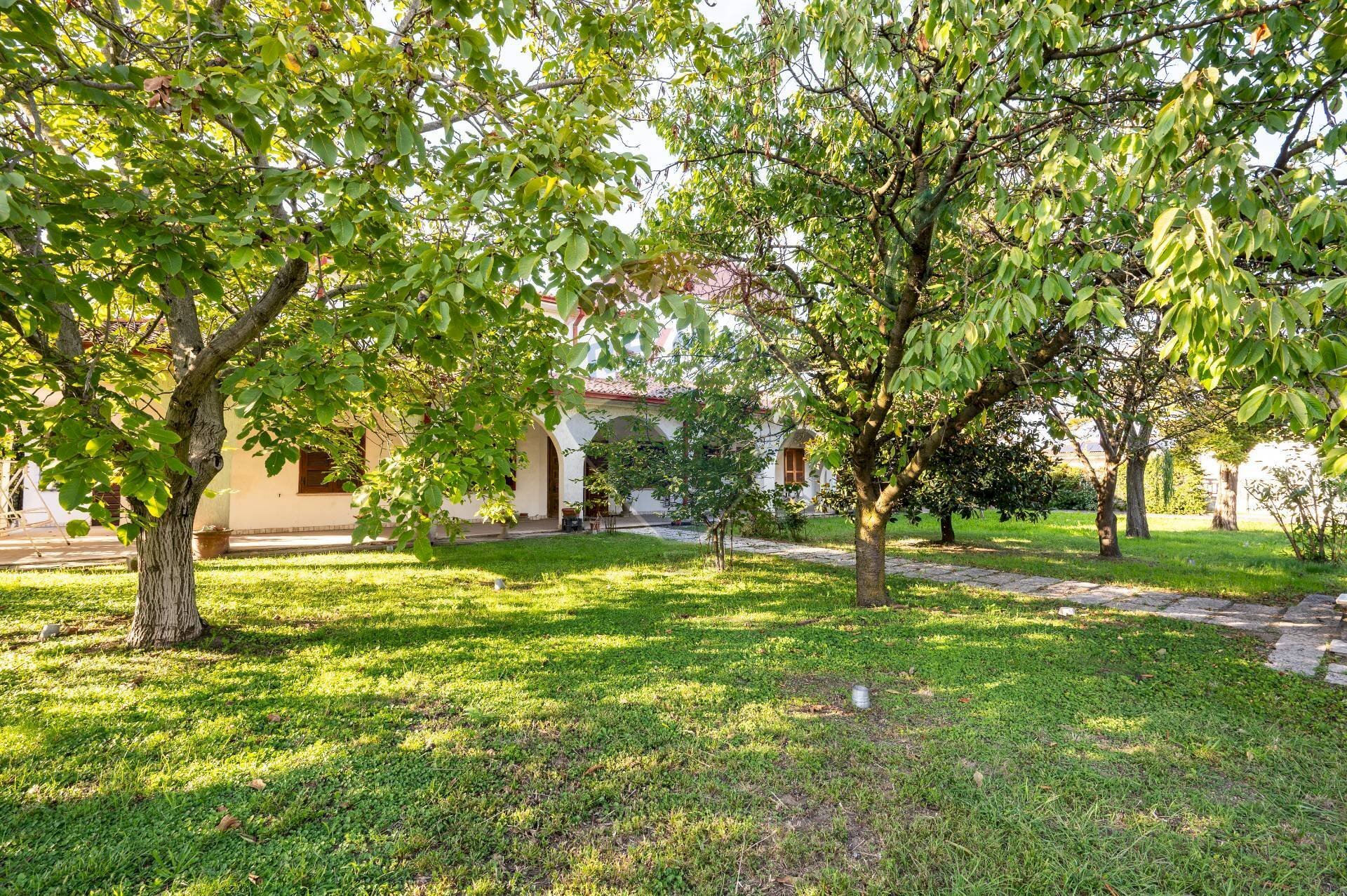 Giardino - Villa Via Leoncavallo
3, Gazoldo degli Ippoliti - foto 3