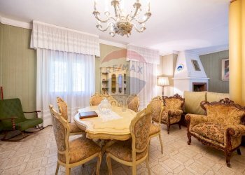 Sala da pranzo - Villa Via Leoncavallo
 
3, Gazoldo degli Ippoliti - foto 11