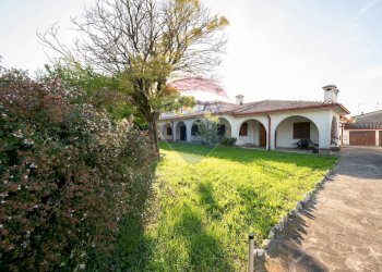 Casa all\'aperto - Villa Via Leoncavallo
 
3, Gazoldo degli Ippoliti - foto 1