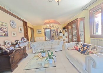 Soggiorno - Villa Via del Ponticello
 
5, Fossa - foto 10