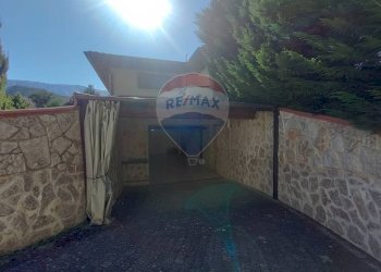 Rampa di accesso box auto - Villa Via del Ponticello
 
5, Fossa - foto 49