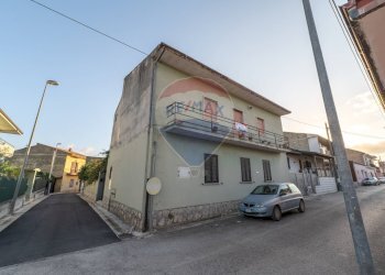 Edificio all\'aperto - Independent house Via Arlecchino
 
5, Carinola - photo 2