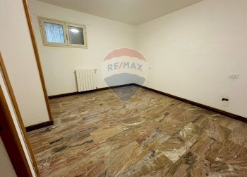 Camera da letto piano cantinato - Casa semi indipendente Via Dei Pioppi
 
29, Menfi - foto 16