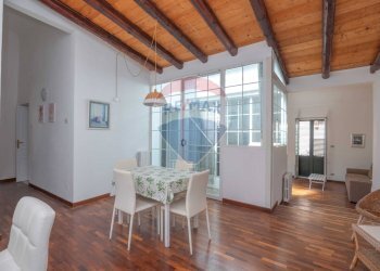 Sala da pranzo - Quadrilocale Vico Medica
 
31, Modica - foto 2