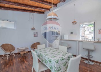 Sala da pranzo - Quadrilocale Vico Medica
 
31, Modica - foto 7