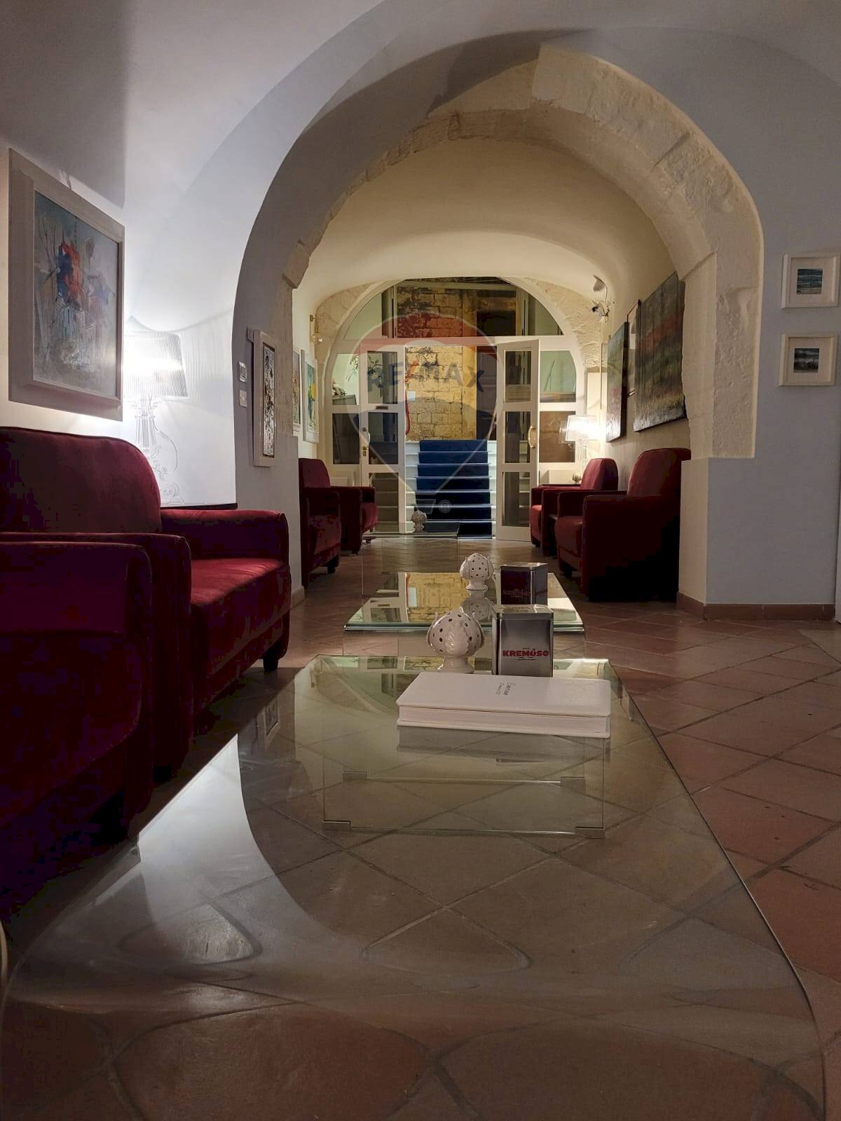 Soggiorno - Commercial Activity Via Porta Antica della Città
 
19, Conversano - photo 2