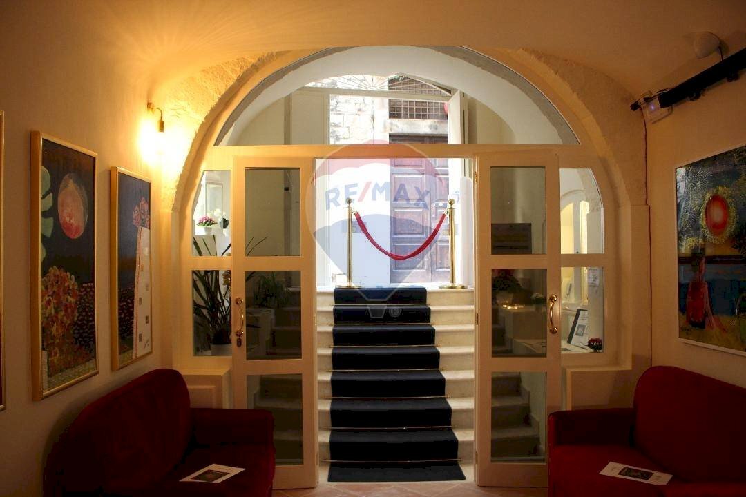 Scale - Commercial Activity Via Porta Antica della Città
 
19, Conversano - photo 3