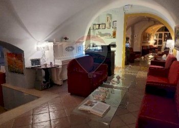 Soggiorno - Attività Commerciale Via Porta Antica della Città
 
19, Conversano - foto 1