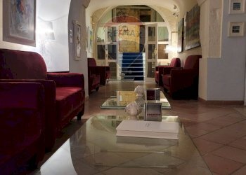 Soggiorno - Attività Commerciale Via Porta Antica della Città
 
19, Conversano - foto 2