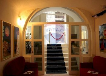 Scale - Attività Commerciale Via Porta Antica della Città
 
19, Conversano - foto 3