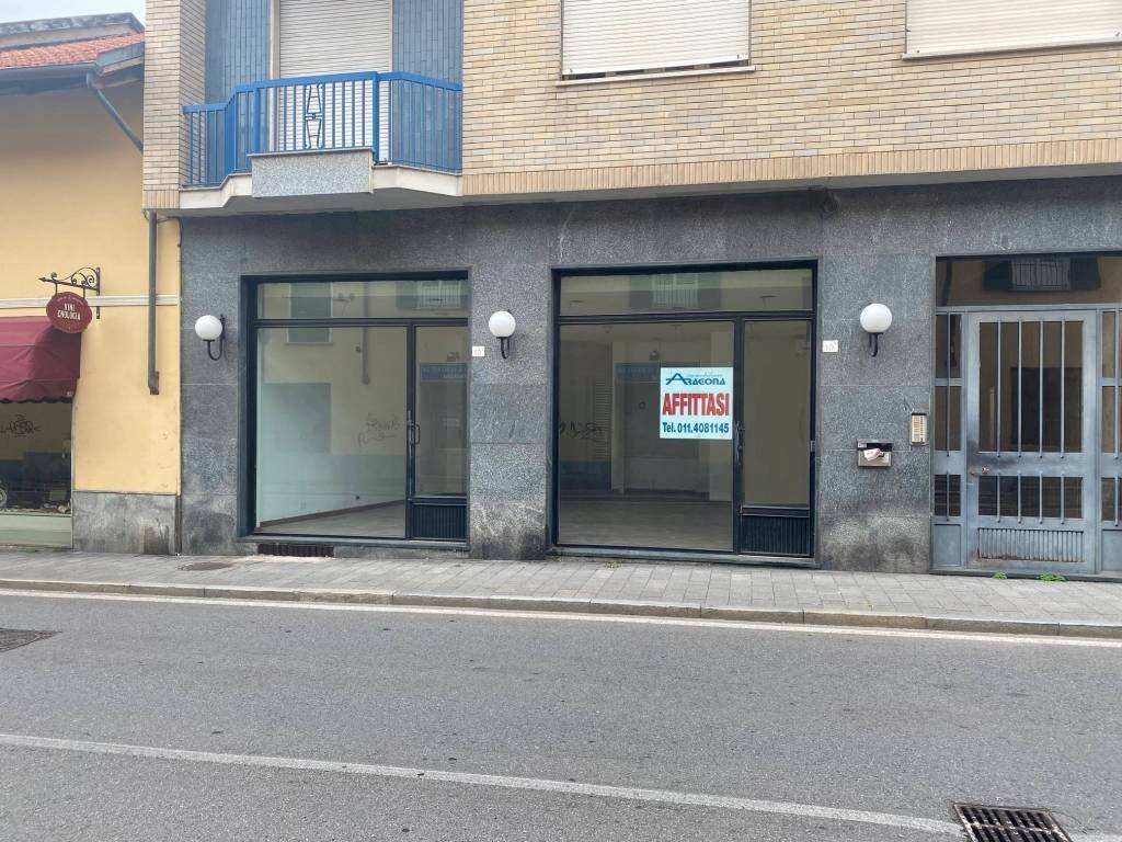 Facciata - Negozio via Generale Giuseppe Perotti, 10, Grugliasco - foto 1