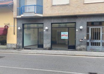 Facciata - Negozio via Generale Giuseppe Perotti, 10, Grugliasco - foto 1