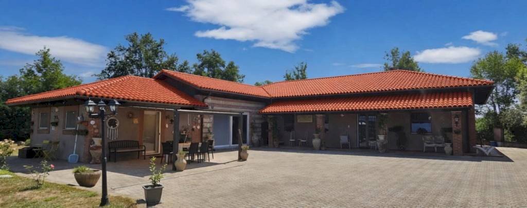 Facciata - Villa Frazione Quarto Superiore, Asti - foto 1