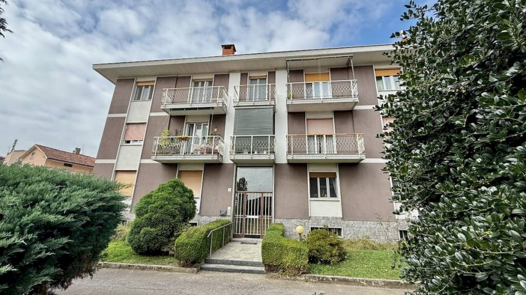 Facciata - Appartamento via Edmondo De Amicis, 7, Biella - foto 2