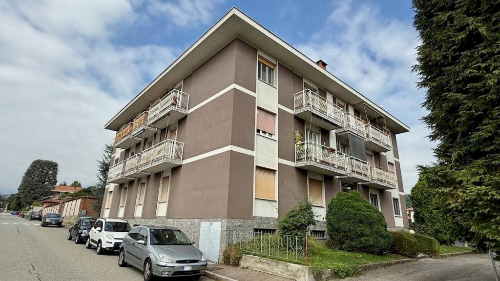 Facciata - Appartamento via Edmondo De Amicis, 7, Biella - foto 3